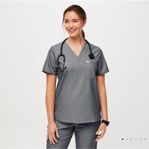 Figs technical collection scrub top